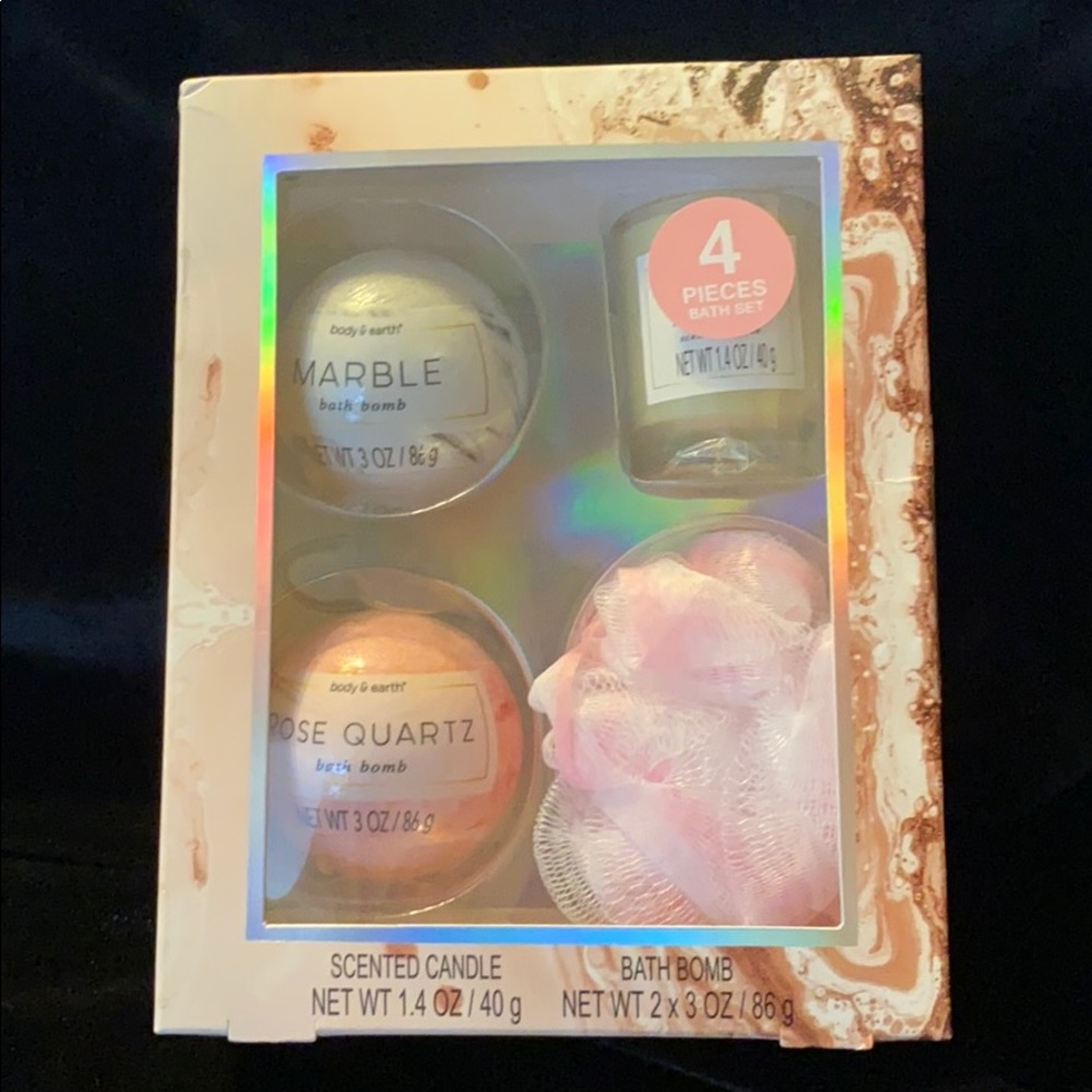 Brand new Body & Earth Bath Set